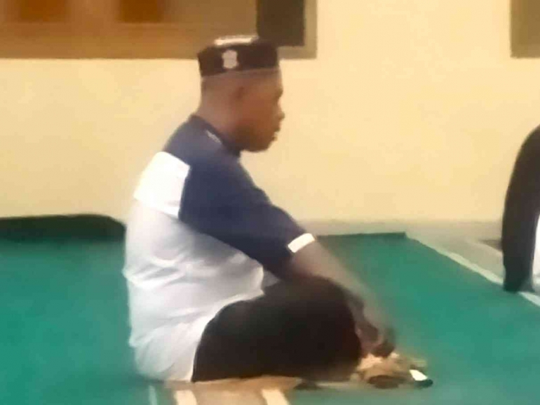 Foto Sosok Pak Hasan yang sedang Berdzikir (Dokpri_&wiekf.2025)