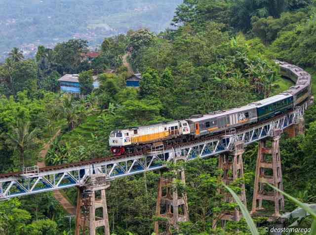 Jembatan kereta yang sungguh Indah dan keren banget (Sumber Gambar: PT KAI)