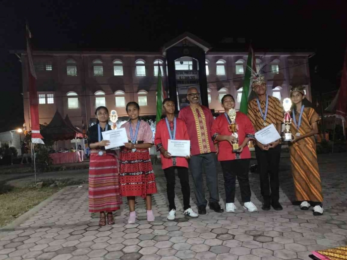 (Own photo) The cups and certificates as well as some amount of money for the winners.