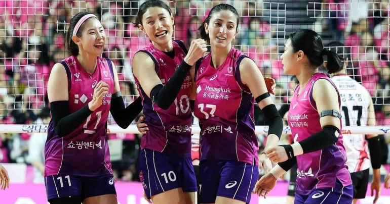 Pink Spiders setelah mencetak poin pada Final Leg 2 V-League 2024-2025:(Instagram Pink Spiders)