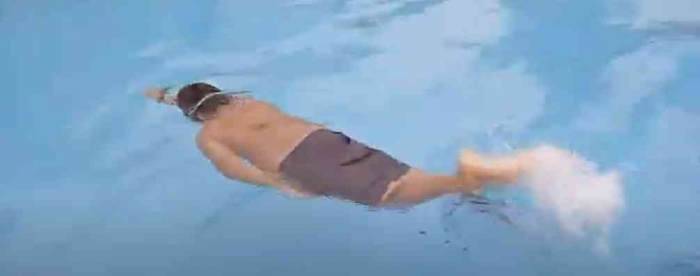 Nio memperagakan gerakan satu tangan didepan, dok. Pribadi