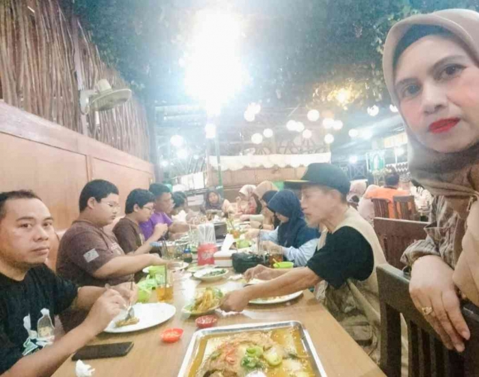 Makan bersama Keluarga besar dengan menu gurame, steamboat, seafood untuk Recharge Social Energy saat lebaran 2025(dokumentasi pribadi)