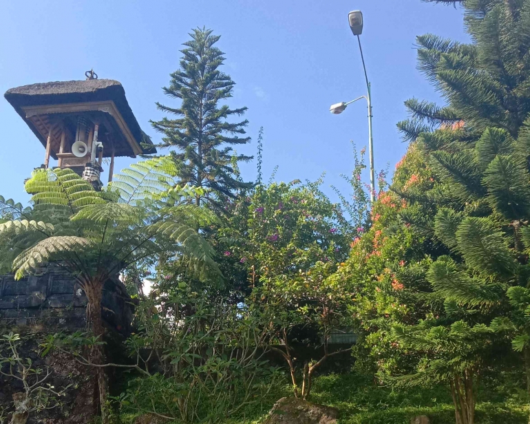 Pura Jagatkarta/Azizah Savitri