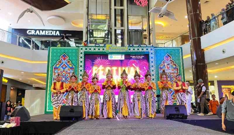 Festifal Komunikasi 2024 (Sumber: https://divianews.com/2024/05/27/mahasiswa-fisip-uin-praktik-keragaman-budaya-melalui-festkom-2024/)