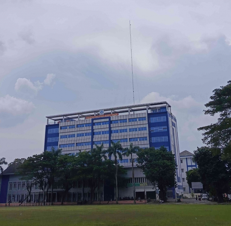 Gedung Fakultas Ilmu Sosial dan Ilmu Politik (FISIP) UIN Raden Fatah Palembang, pusat pengembangan pendidikan berbasis keislaman.