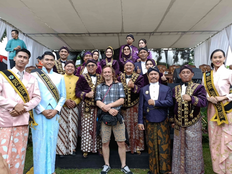 Berand, Turis Belgia yang kagum dengan Grebeg Getuk. Dokpri.
