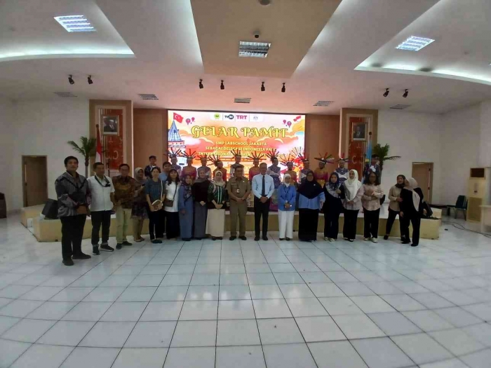 Foto berang siswa SMP Labschool Jakarta bersama pimpinan BPS Labschool UNJ/dokpri