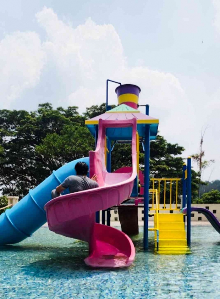 Kolam renang anak dan water boom (dokumentasi d Chanel)