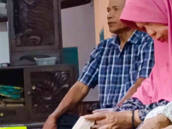 Bapak KH Marsidi sedang memberikan tausyiah pada acara halal bihalal PKK dusun Mbuluh Mbotan dan Sarangan (dokumentasi pribadi)