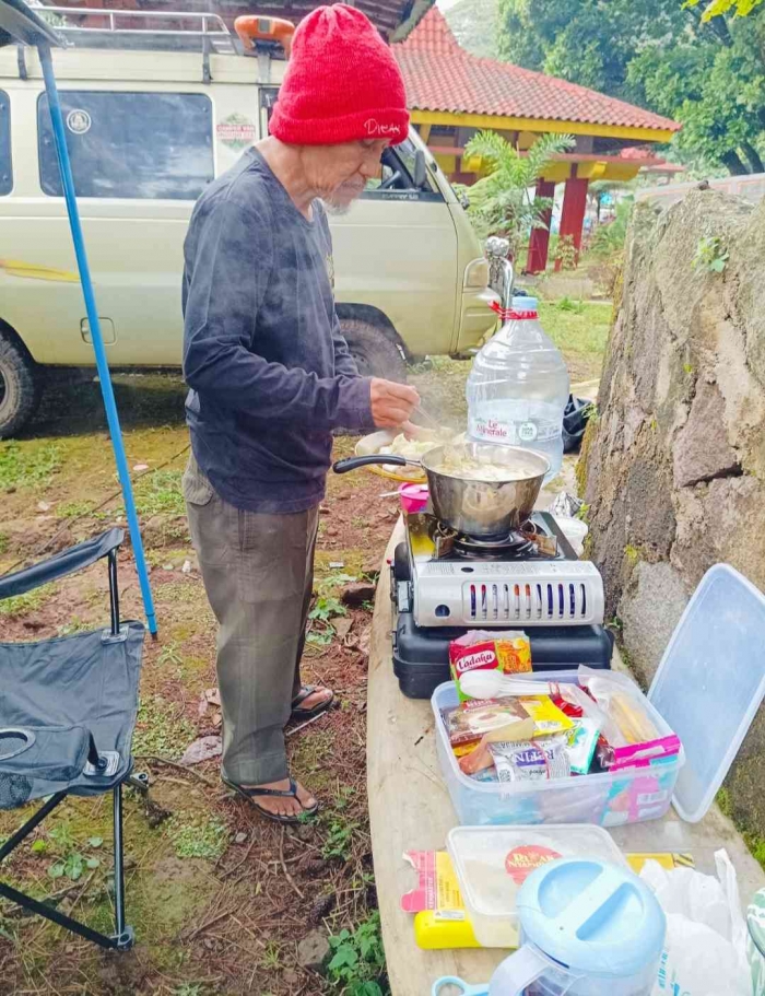 Yuk ambil sendiri sarapannya. Yang penting dihabiskan, hehehe...(Dokumentasi pribadi)