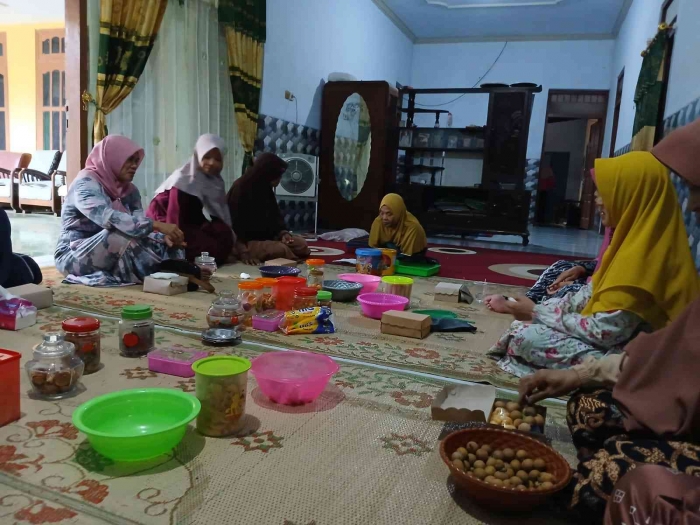 Halal bihalal PKK dusun Mbuluh Mbotan dan Sarangan (dokumentasi pribadi)