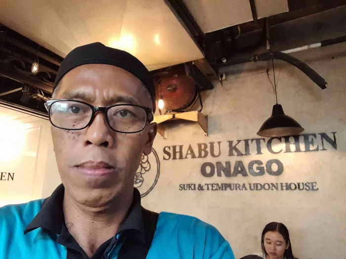 berswafoto dengan latar nama restoran (dokpri)