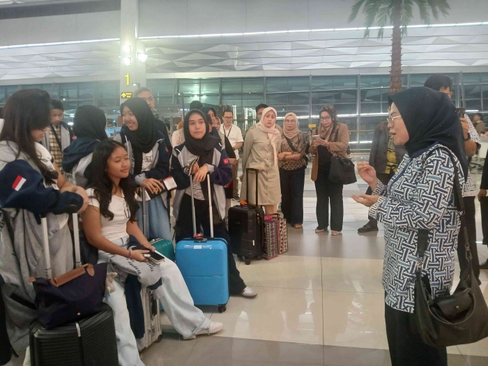 Sambutan ibu yati kepala smp labschool jakarta/dokpri