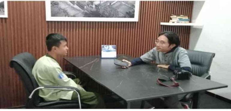 Salah satu siswa diwawancarai wartawan Jawa Pos di Kantor Redaksi Radar Magelang.Foto: Kesiswaan SMPIT Larish
