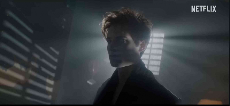 Tom Sturridge sebagai Dream/Morpheus (Official Youtube Netflix)