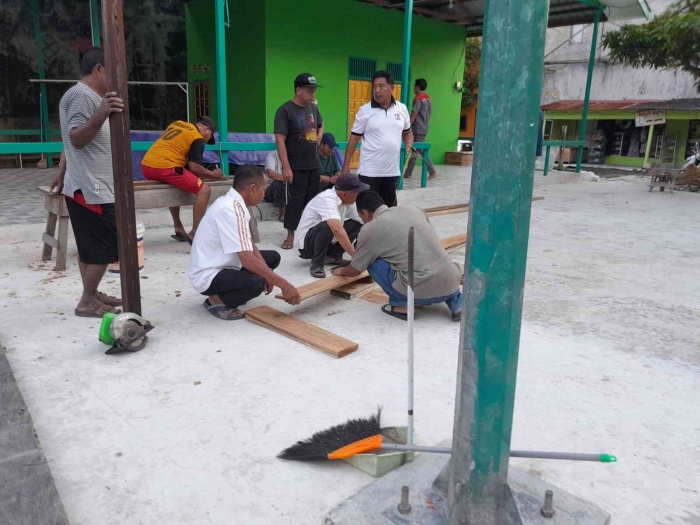 Warga bergotong-royong (dokpri)