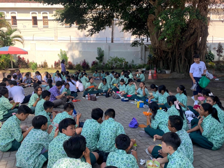 Membawa bekal dari rumah mengurangi sampah plastik - Dokumentasi pribadi