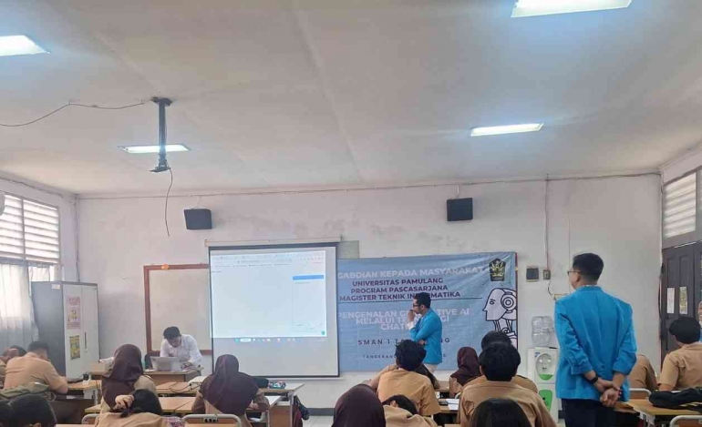 Pemaparan materi Generative AI dan Demo aplikasi chatbot