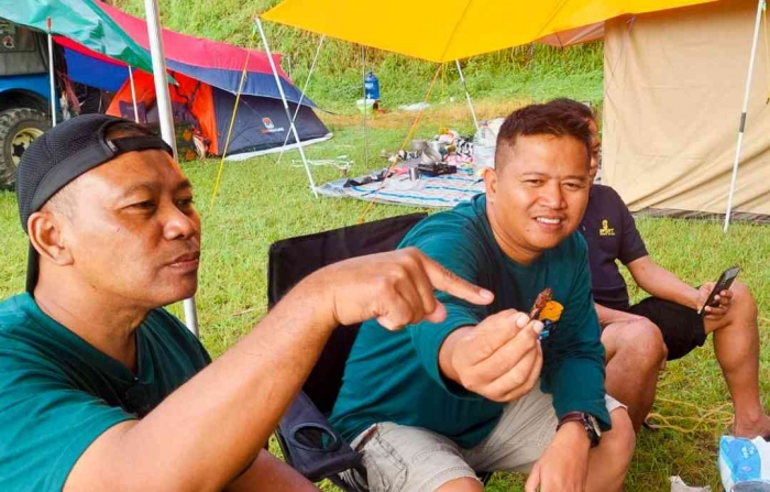 Alhamdulillah masih kebagian kambing guling meski secuil, hihihi...(Dokumentasi panitia)