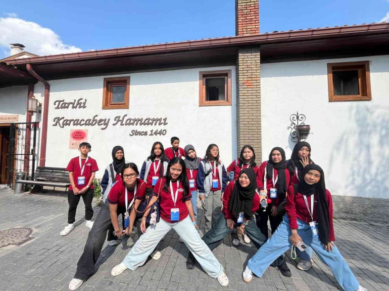 13 siswa SMP Labschool Jakarta. (Dokumentasi Pribadi)