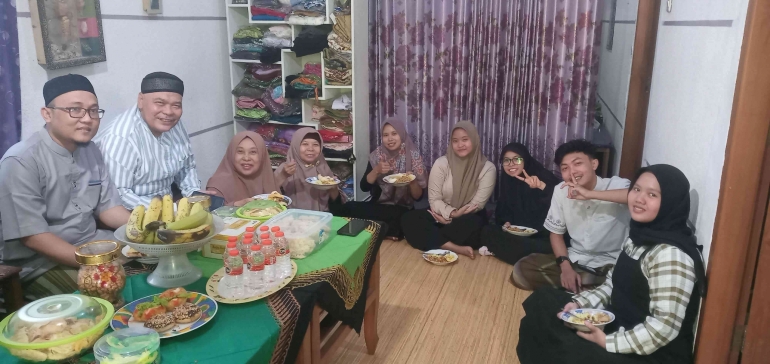 Momen kebersamaan lebaran bersama keluarga Jawa Timur yang sangat hangat, Senin (31/03/2025). (Foto : Dok.Pribadi)