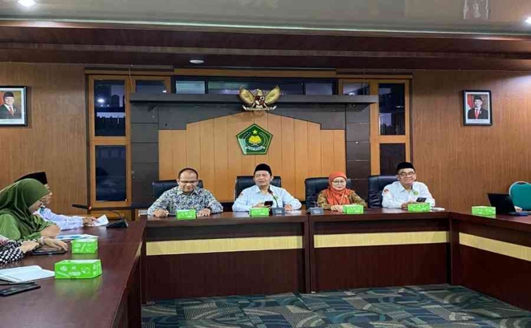 Kabid Penmad sedang menyampaikan sambutan dalam agenda evaluasi program NGTS (Sumber: Dok. Foto Maadrasah)
