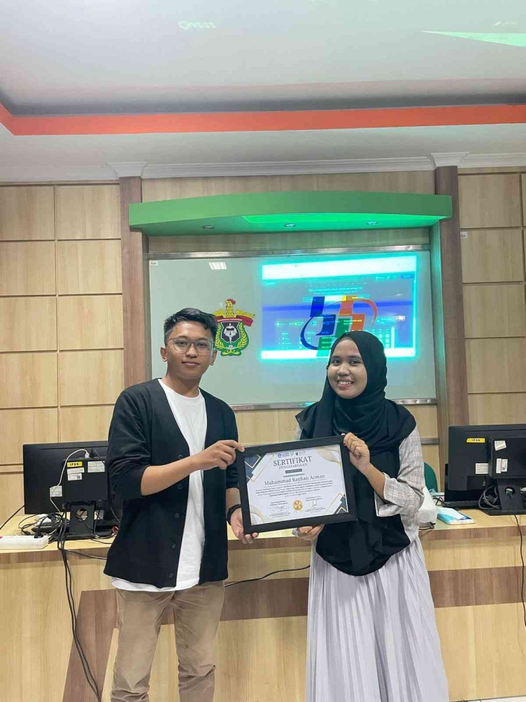 Penyerahan Sertifikat Narasumber