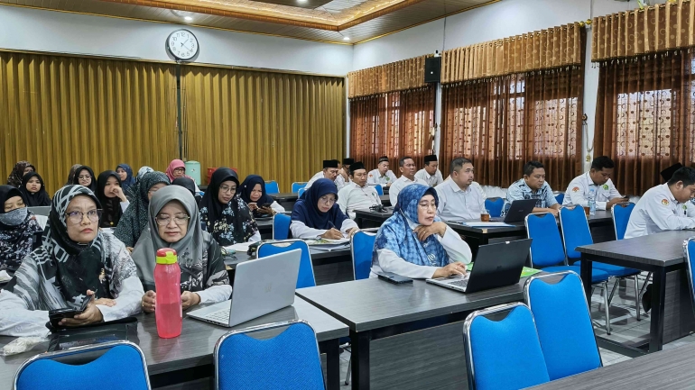 Foto Kegiatan FGD I Kurikulum & Bimtek Deep Learning MAN 3Bantul (Sumber: dokumentasi tim publikasi MAN 3 Bantul)