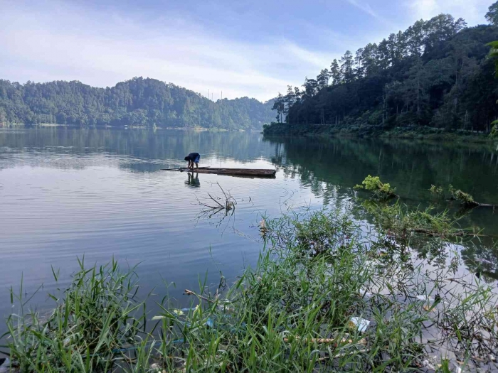 Sudut telaga ngebel yang hening, jauh dari hiruk pikuk dunia(dokumentasi pribadi)