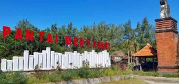 Letter art Pantai Mertasari, di salah satu sisi lahan parkir yang luas. Di sebaliknya, masih banyak lahan terbuka untuk parkir. Dokpri