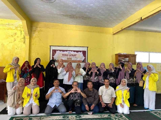 Foto Bersama warga RW 15 dan Kader-kader. (30/04/2025)