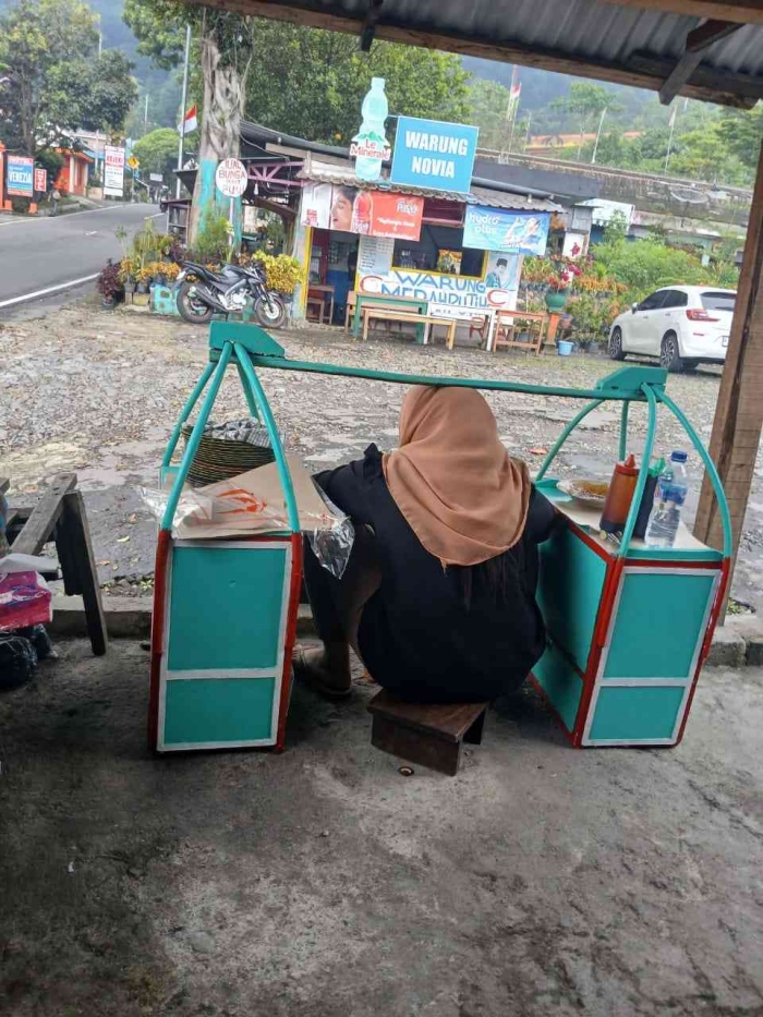 Sate Kelinci Ngerong: 16 Ribu Sudah Sama Lontong(dokumentasi pribadi)