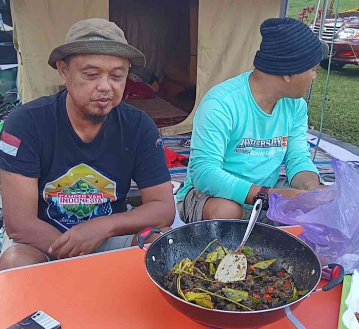 Om Didi dari Blora dan rica-rica daging bekicot hasil masakannya (dokumentasi pribadi)