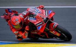 Pembalap tim Ducati Marc Marquez memacu motornya pada sesi latihan motoGP ... | AFP/LOIC VENANCE | Via Kompas.id