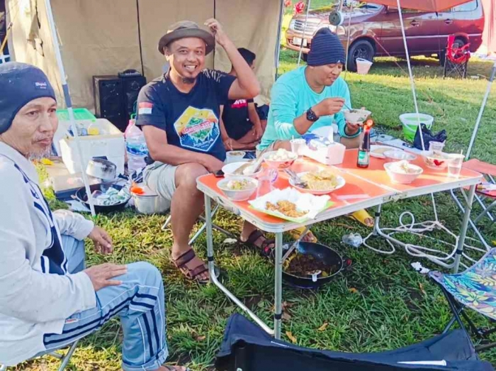 Serunya Menikmati soto Sokaraja bersama para peserta CVI 2nd anniversary CVI Wirotaman di Tawangmangu Wonder Park (dokumentasi pribadi)