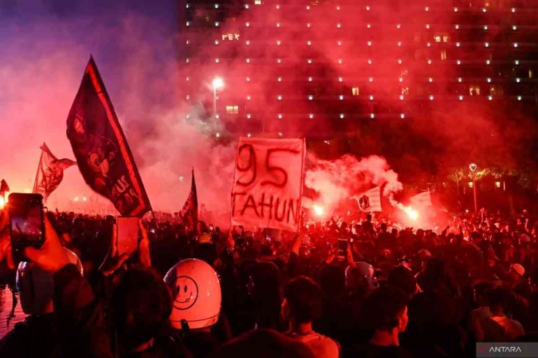 The Jakmania (Antara/Sulthony Hasanuddin)