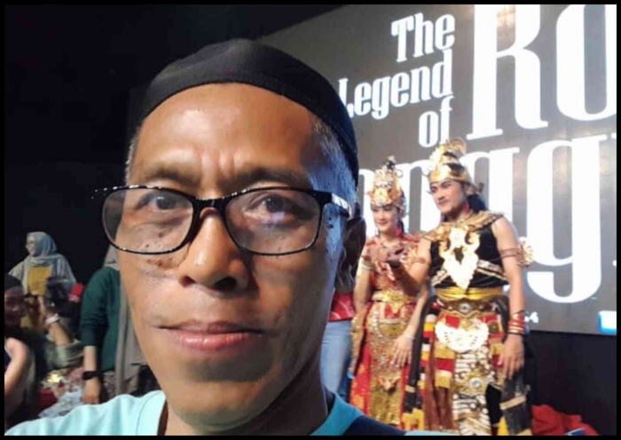 berswafoto dengan latar pemeran Bandung B. dan Roro Jonggrang (dokpri)