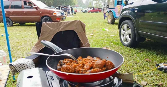 Rica-rica Belut penuh misteri, karena nggak tahu siapa yang ngasih, hehehe...(Dokumentasi pribadi)