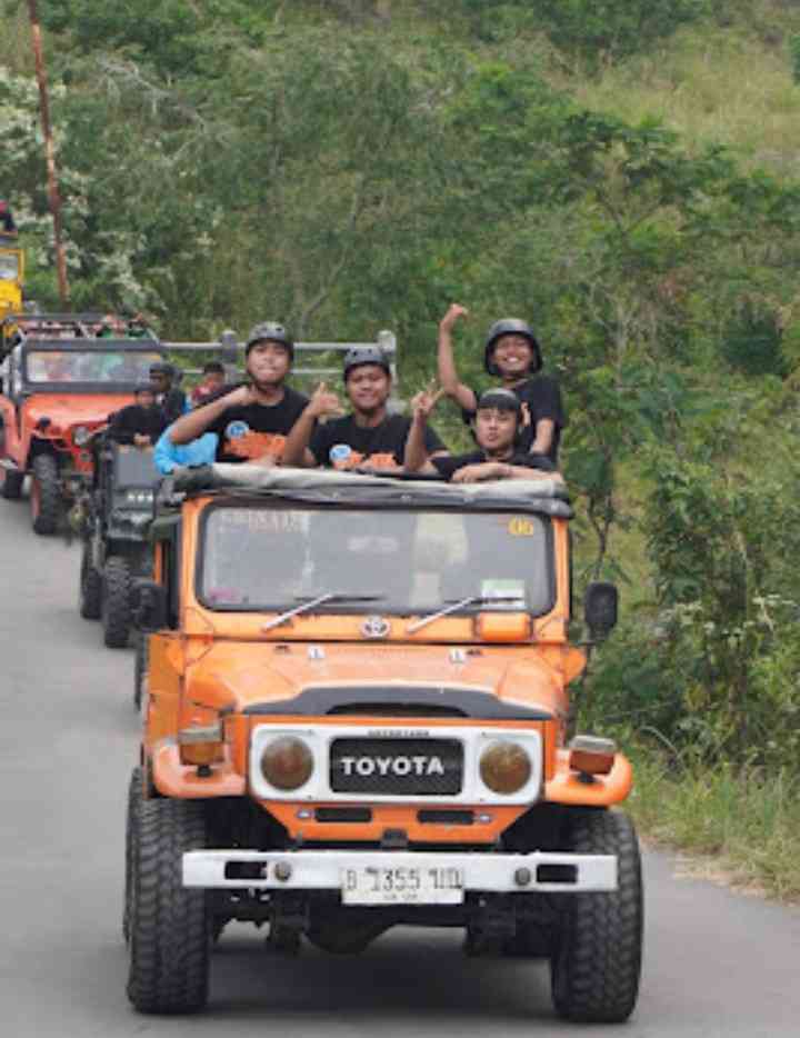 Serunya naik Jeep petualangan lava tour sambil melihat suasana pemandangan alam. (sumber foto: Jandris_Sky)