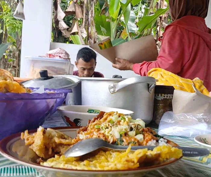 Sarapan Pecel Mak Tun yang Murah Memanjakan Lidah(dokumentasi pribadi: Isti Yogiswandani)