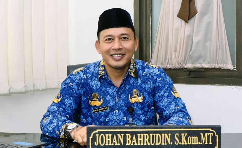 Kepala SMAN 1 Gondang yang mampu mengelola sekolah SMA Berasa SMK. (Foto : Humas SMAN 1 Gondang)