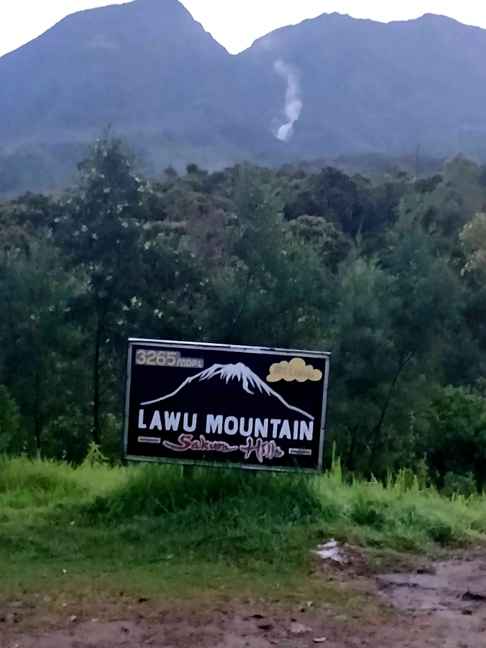 Tempat kami ngecamp, biasanya wisata Jeep berhenti di sini dan foto-foto(dokumentasi pribadi: Isti Yogiswandani)