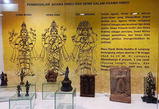 Ada peninggalan agama Hindu dengan arca, prasasti, dan lain-lain (dokpri)Â