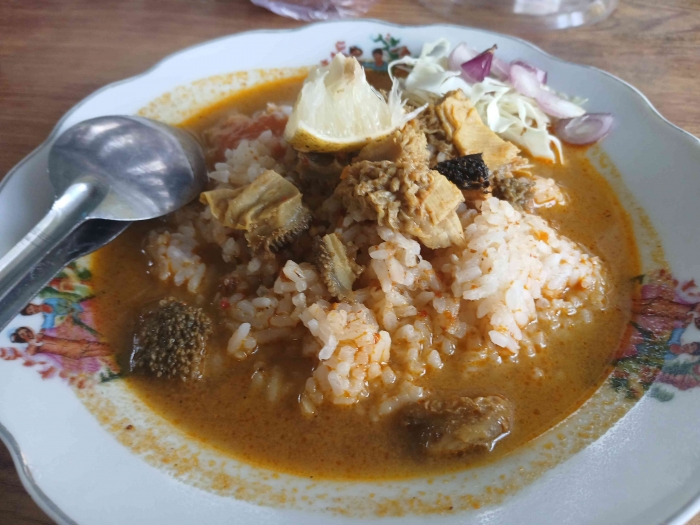Mencicipi Lezatnya Nasi Gule di Sate Rimba Darma Madiun(dokumentasi pribadi: Isti Yogiswandani)