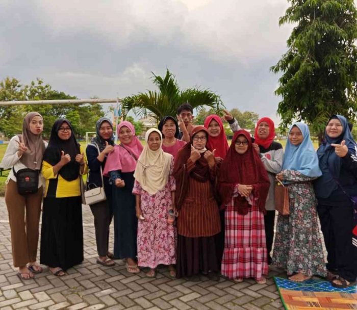 Wefie dulu sebelum pulang ya .(Dokumentasi RT 11 )