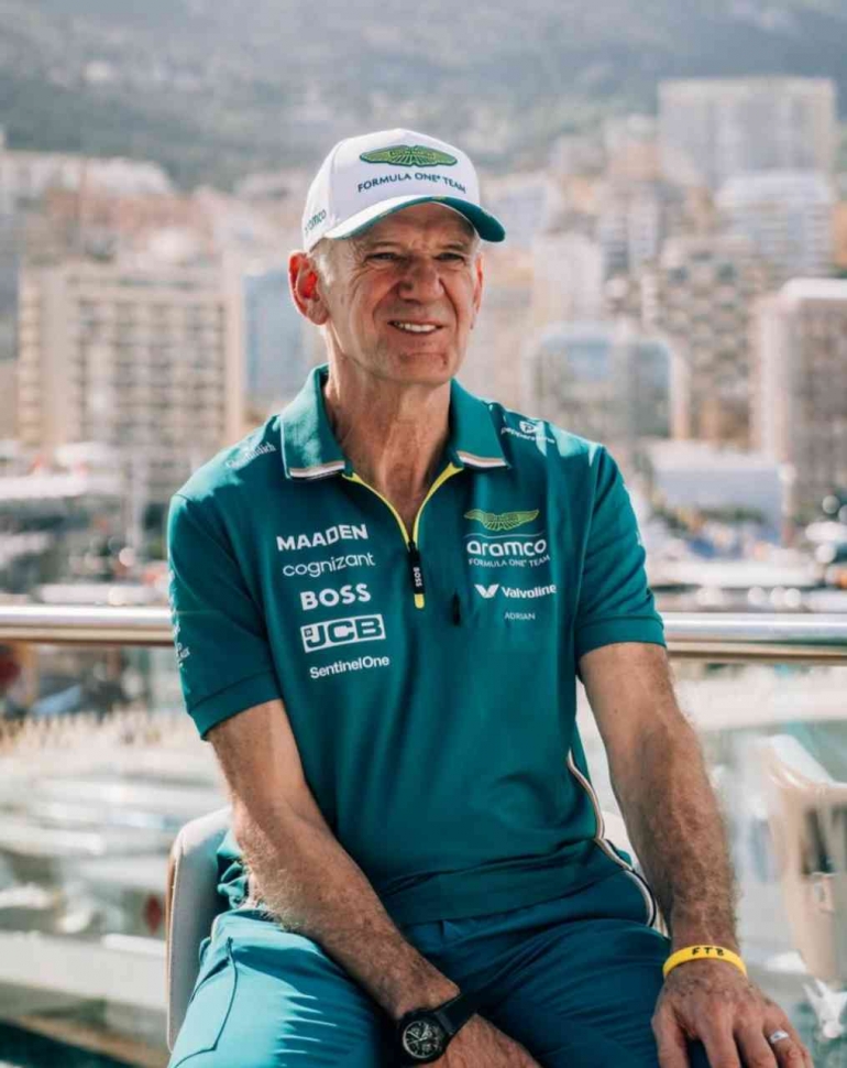 Foto adrian newey menggunakan Jersey Asthon Martin Formula 1 (Sumber : Ig @asthonmrtinf1 )