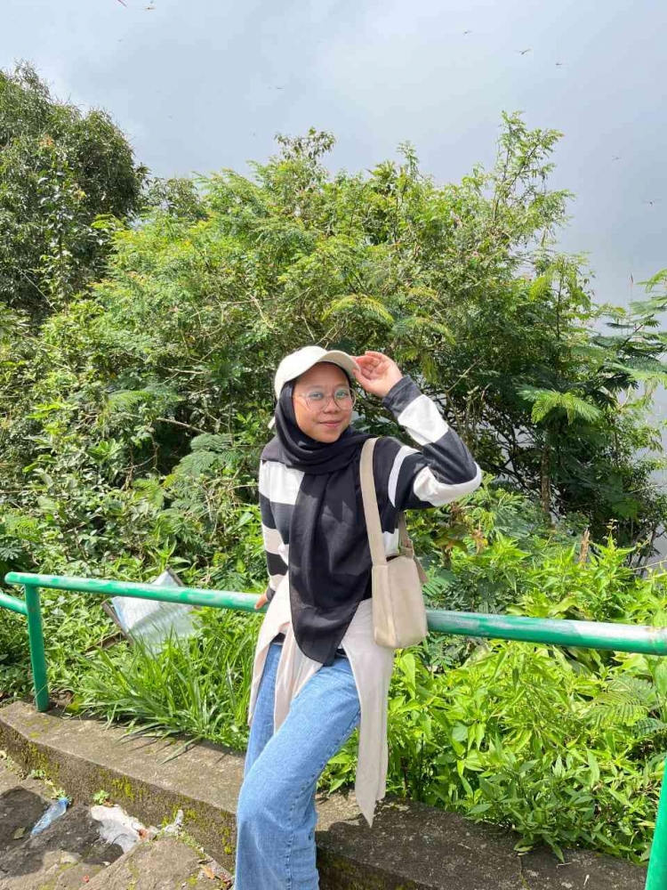 ( Foto Penulis ketika di Bukit Turgo ( Sumber : Dokumentasi Pribadi ))