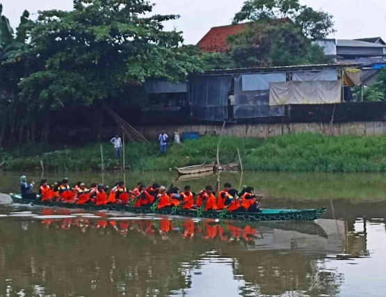 Wah ada yang latihan lomba Peh Cun nih (dokpri)Â