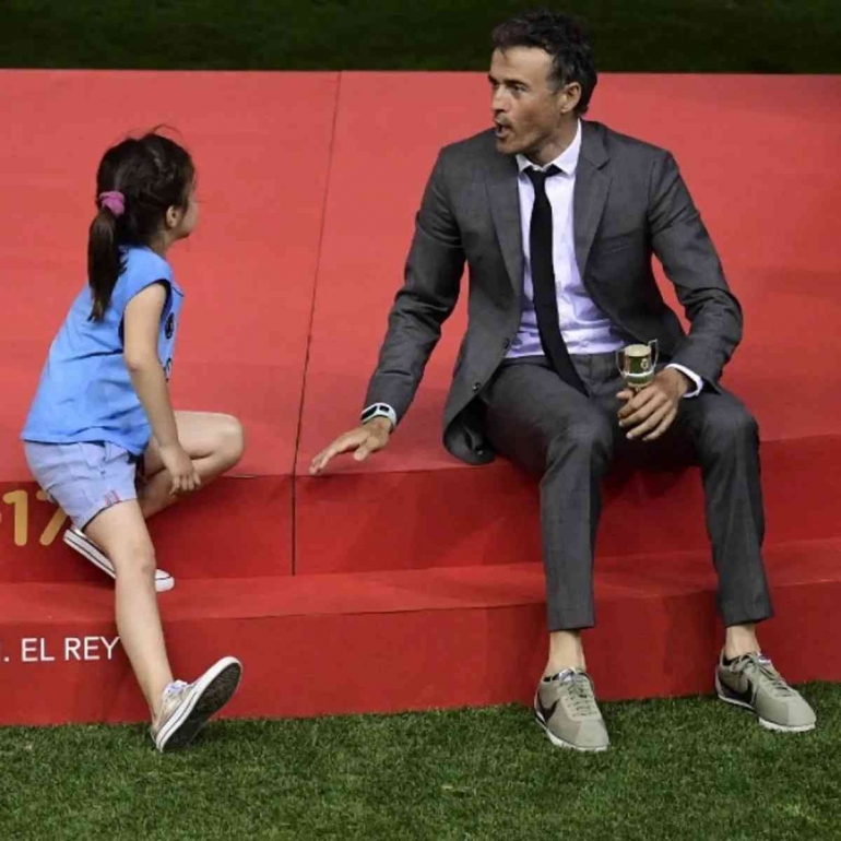 Luis Enrique Bersama Anaknya Xiana (Bola.com)