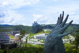 Sudut Pandang 1, Istana Negara IKN yang Diapit oleh Sayap Gray Hansen Limantoro (2025)